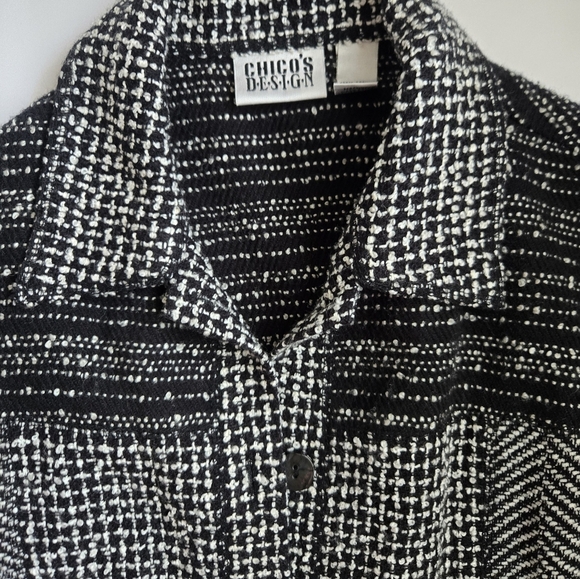 Chico's Black and White Patterned Blazer. Size 0 - Picture 2 of 6